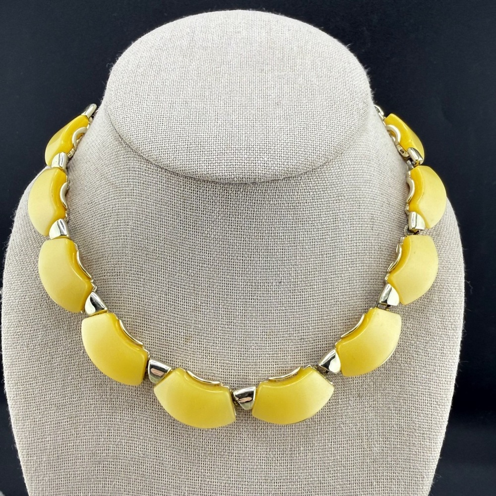 Vintage Thermoset Necklace Yellow Signed STAR Gold Tone 15”